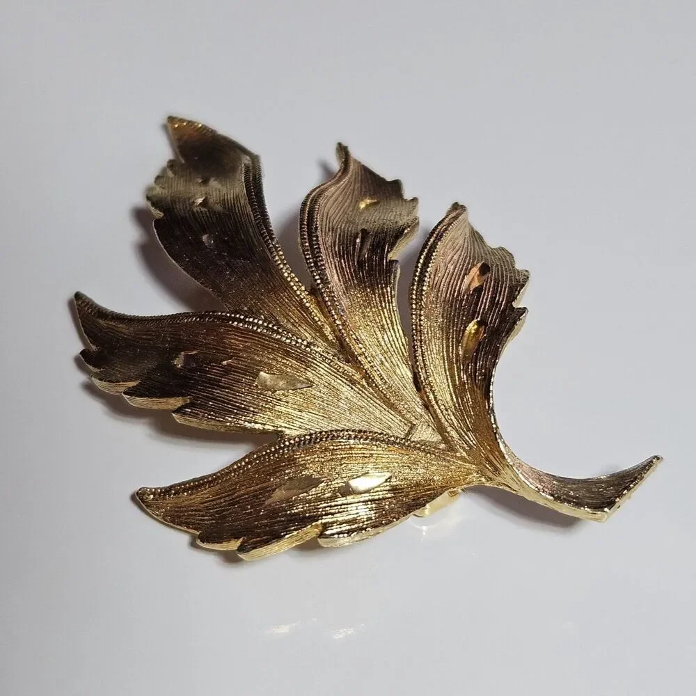 Vintage Textured Gold Tone JJ Leaf Leaves Brooch Pin 2”